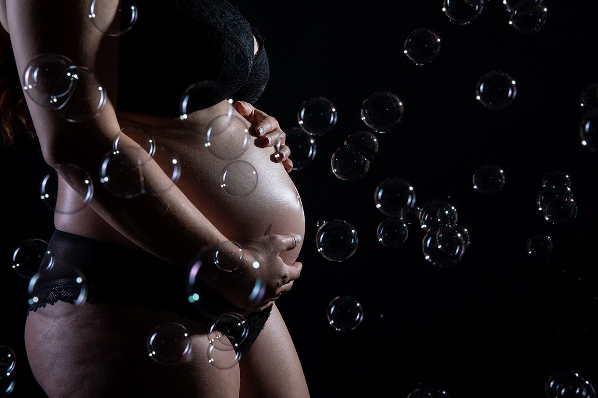 Babybauchshooting mit Seifenblasen